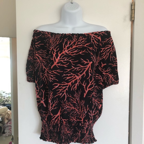 Michael Kors Tops - Michael Kors peasant top. Off shoulder trendy design.